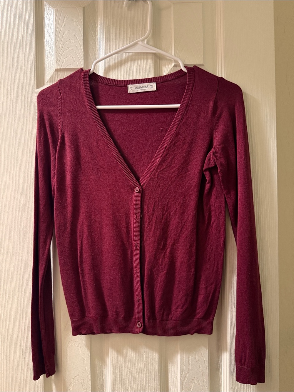 Pull&Bear Women's Wine Red V‑Neck Button Cardigan